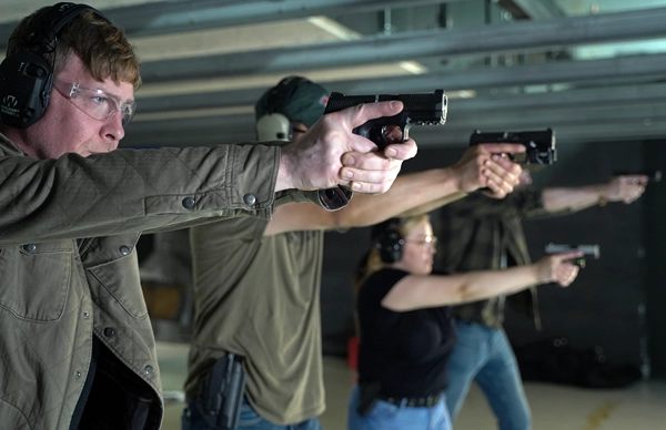 holster skills level 2 students on range